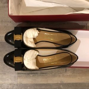 Salvatore Ferragamo Vara Bow Pump Shoes in Black